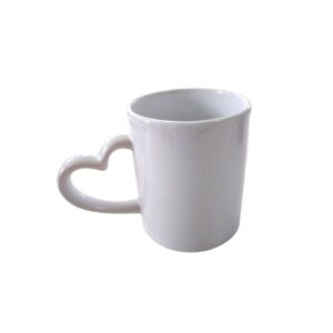 Taza ceramica Triple A con asa de corazón.